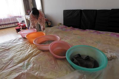 怀化楼上漏水，住户失联，小区没物管，业主维权难！律师来支招……